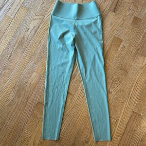 Women’s leggings size small new!